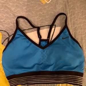 Medium nike sports bra